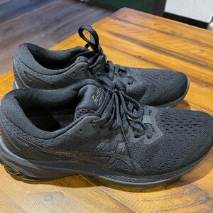 ASICS brand new never worn GT-1000 12 sneakers